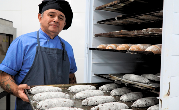Mundo SENAI: Laboratório de Panificação oferta pães e doces